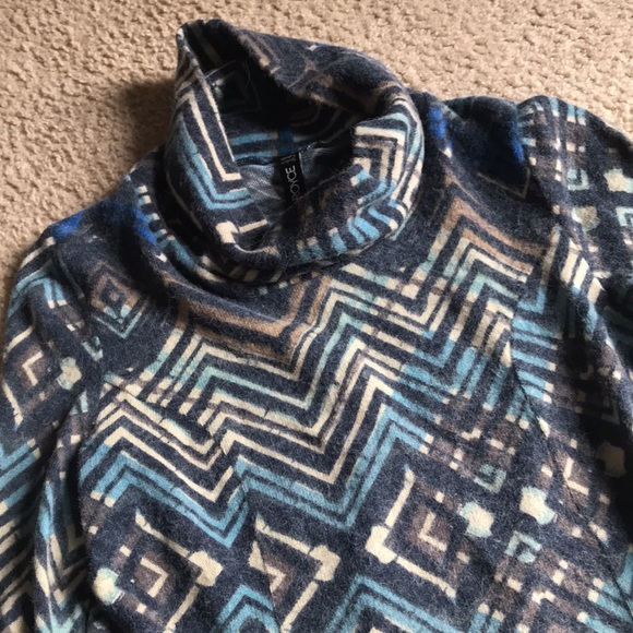 ROYCE Art Deco Design Tunic - Picture 2 of 5